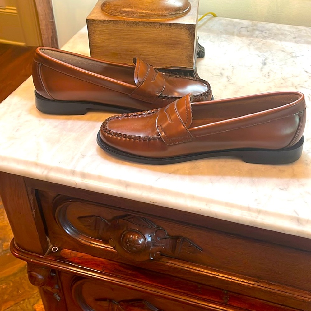 NWOT Women’s Bass Weejuns loafer. Color: Cognac Size: 7.5